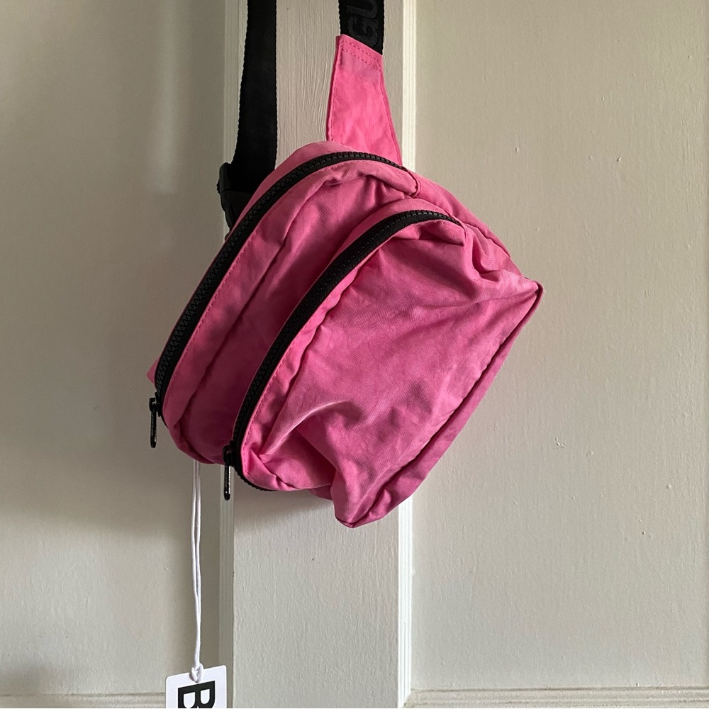 BAGGU Fanny Pack in Azalea Pink